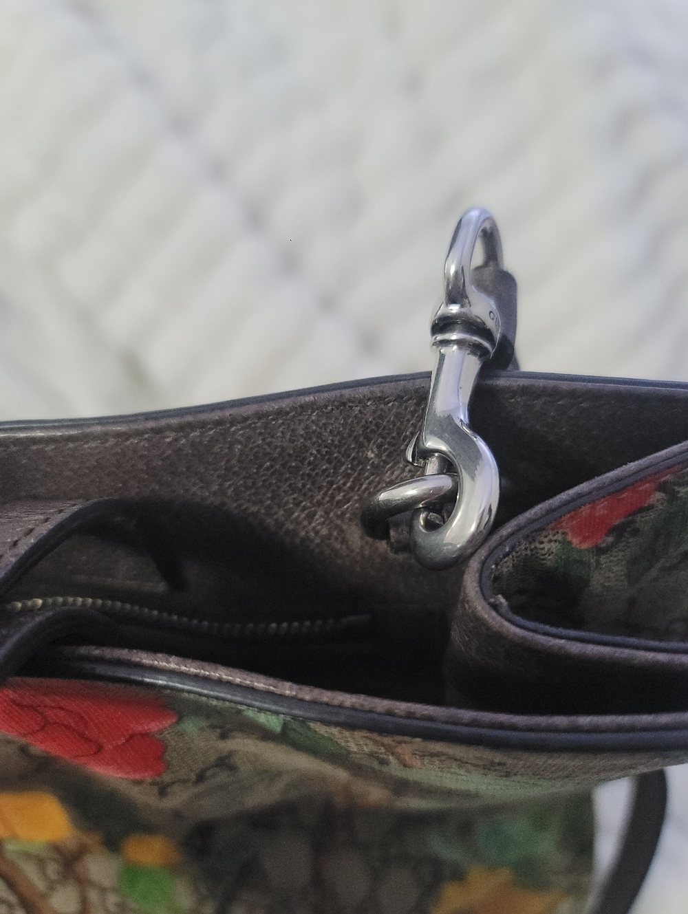Gucci Tian Soft GG Supreme Tote - Picture 13 of 15
